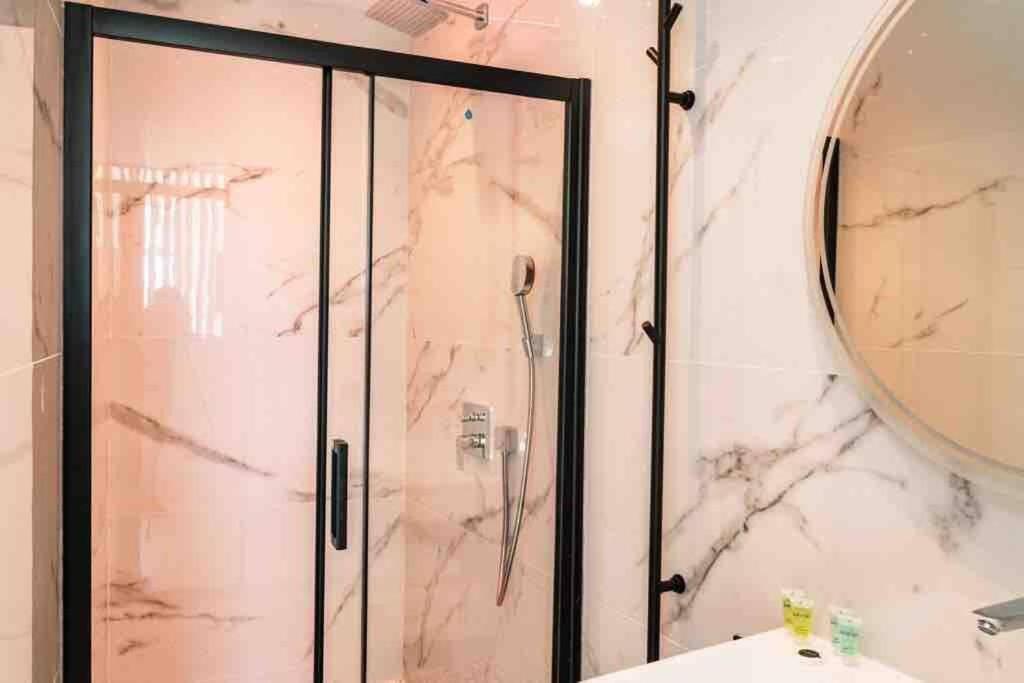 Suite Luxe Jacuzzi Κάννες Εξωτερικό φωτογραφία